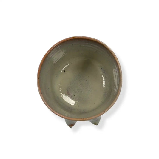 Busenbecher von Artstudio Izzi – handgefertigte Steinzeugtasse mit Busen-Design, lebensmittelechte Glasur, ca. 8 × 9 cm