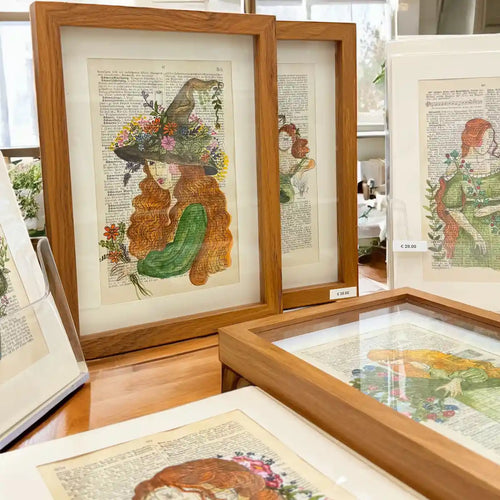 Original-Illustration von Book Fairy Art auf alter Buchseite mit Passepartout und optionalem Nussrahmen – nachhaltige Kunst aus Österreich