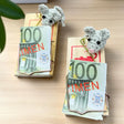 Handgemachtes Geldgeschenk Mausefalle mit gehäkelter Maus – humorvolle Geschenkidee mit Geldschein, Handmade von Nette Dinge