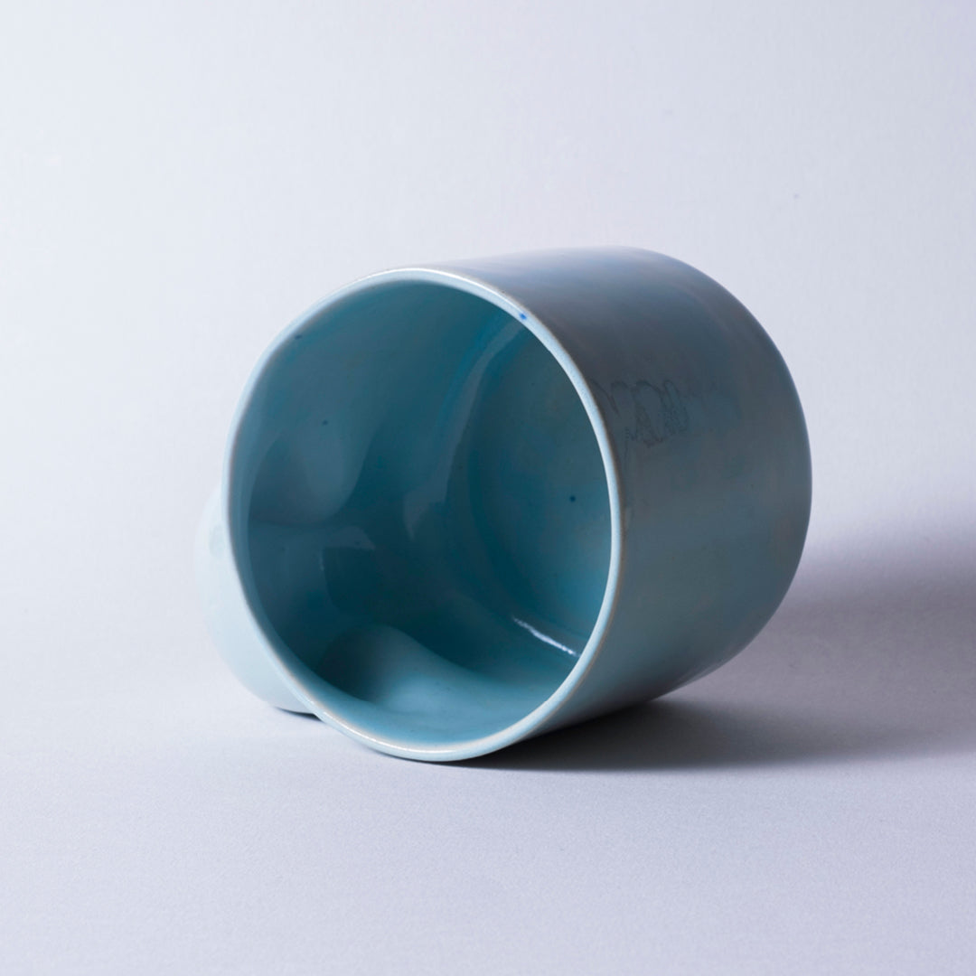 Bubbly Mug 350 ml - Hellblau | Kreative Keramikkunst aus Wien | RnD Studio