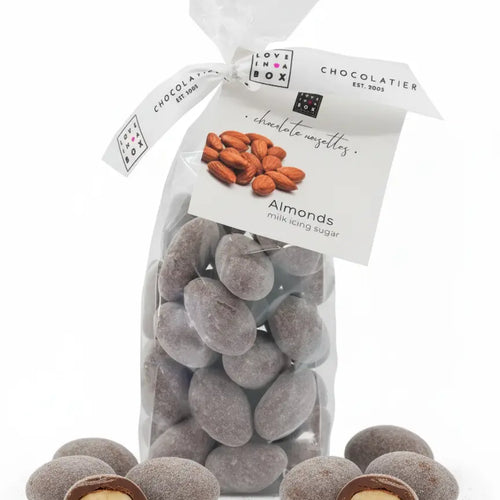 Schoko-Mandeln „Snow“ – geröstete Mandeln mit Vollmilchschokolade & Puderzucker, 150 g, handgemacht von Love In A Box Chocolatier