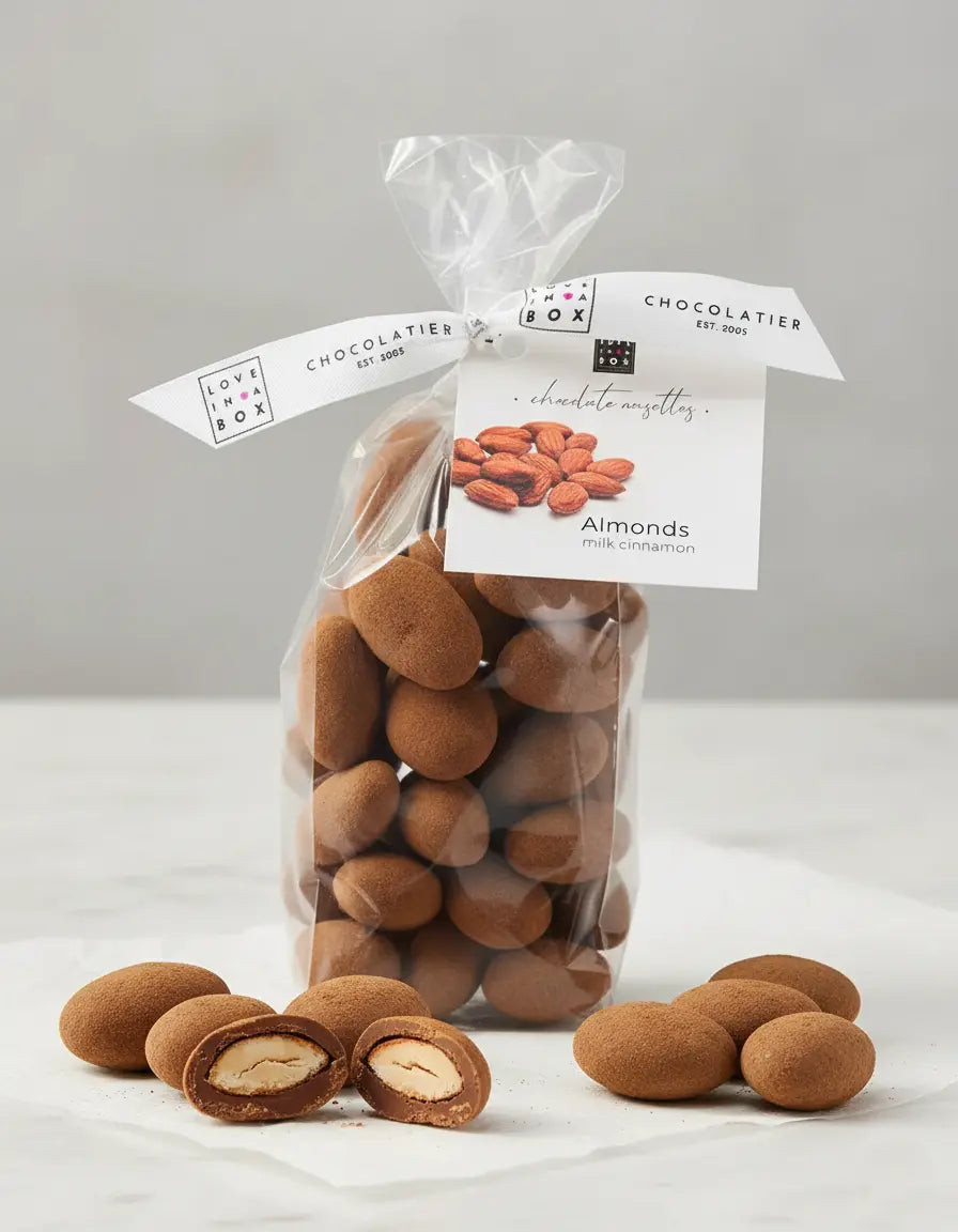 Schokoladenmandeln mit Zimt – handgemachte Schokonüsse mit Mandeln & Milchschokolade, 150 g, Love In A Box Chocolatier