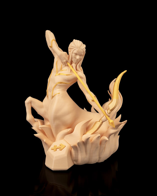 Sagittarius-Figur (Schütze) aus 3D-Druck, modern und minimalistisch, mit Sternbild auf der Unterseite. Nachhaltig aus PLA (Maisstärke), in zwei Größen und Farbvarianten. Perfekt für Schütze-Geborene (23. November – 21. Dezember).