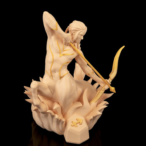 Sagittarius-Figur (Schütze) aus 3D-Druck, modern und minimalistisch, mit Sternbild auf der Unterseite. Nachhaltig aus PLA (Maisstärke), in zwei Größen und Farbvarianten. Perfekt für Schütze-Geborene (23. November – 21. Dezember).