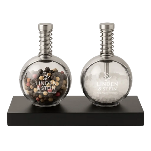 Salz- & Pfeffermühlen-Set im Planet-Design mit Holzbasis – Glas & Edelstahl, einhändig bedienbar, personalisierbar bei Dreizack Wien