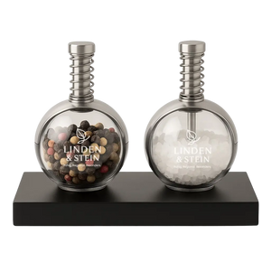 Salz- & Pfeffermühlen-Set im Planet-Design mit Holzbasis – Glas & Edelstahl, einhändig bedienbar, personalisierbar bei Dreizack Wien