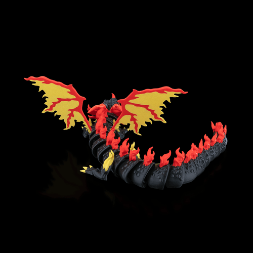 Flexodrache „Ignis“: Premium 3D-Druck Drachenmodell, 51 cm, in Schwarz mit Rot- und Goldakzenten, Flammenoptik. Beweglich, nachhaltig aus PLA, 100 % in Wien gefertigt.