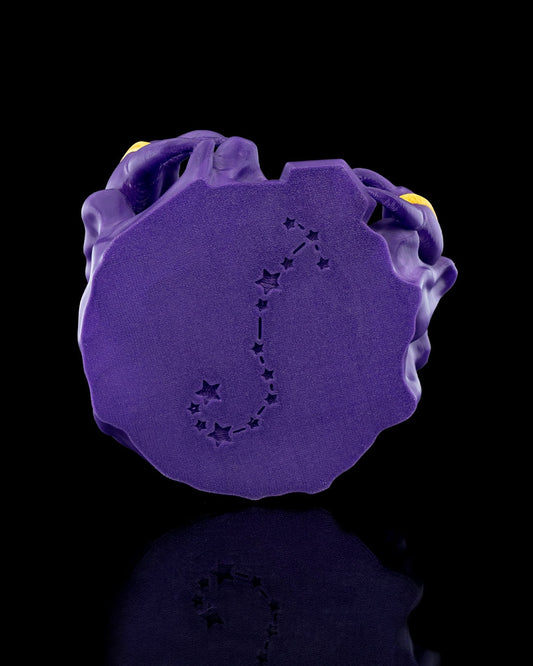 Scorpio-Figur (Skorpion) aus 3D-Druck, modern und minimalistisch, mit Sternbild auf der Unterseite. Nachhaltig aus PLA (Maisstärke), in zwei Größen und Farbvarianten. Perfekt für Skorpion-Geborene (23. Oktober – 21. November).