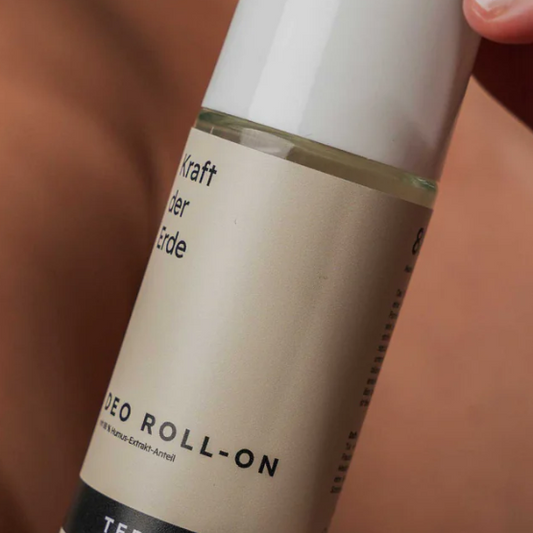 TerraH Deodorant Roll-On für Frauen mit 88,75 % Humus-Extrakt. Aluminiumfreies Deo mit blumigem "La vie en Rose"-Duft, das langanhaltende Frische und Schutz bietet. Natürlich und hautfreundlich.
