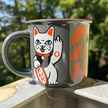 Freche Keramiktasse „F You Neko“ von Heldbergs Games mit Lucky Cat Mittelfinger-Motiv