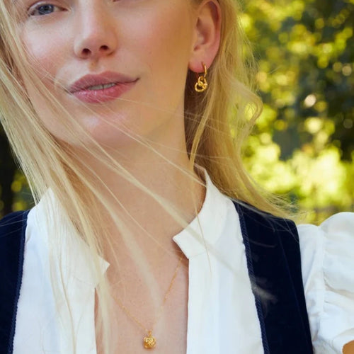 Leberkässemmel Kette von Calior Jewelry – handgefertigte Halskette in 18K PVD-Gold, Wiener Statement-Schmuck, wasserfest