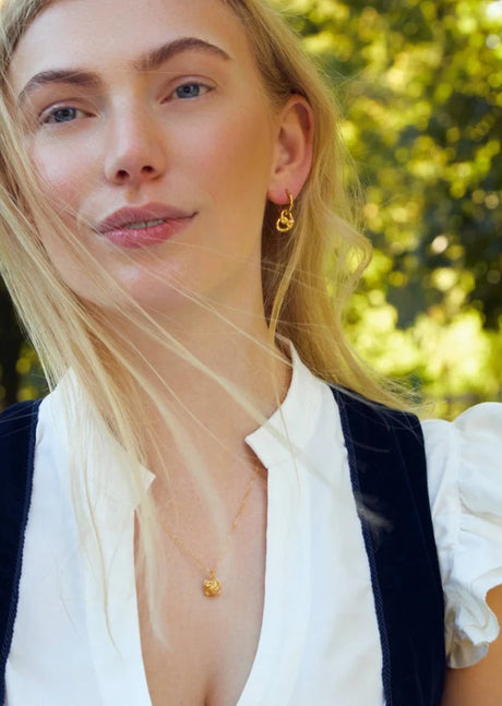 Leberkässemmel Kette von Calior Jewelry – handgefertigte Halskette in 18K PVD-Gold, Wiener Statement-Schmuck, wasserfest