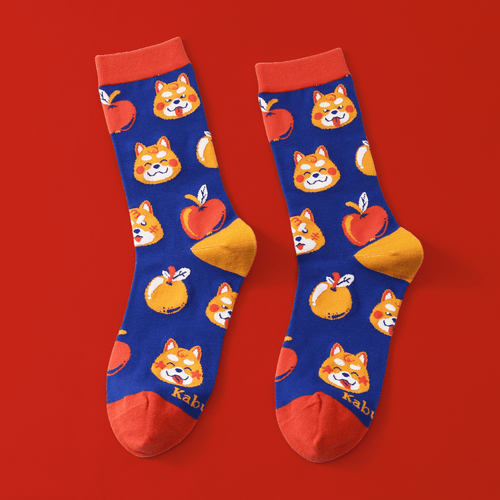 Apple Shiba Baumwollsocken – Komfortable und stilvolle Socken mit niedlichen Shiba Inu und Apfel-Motiven. Größen EU 37–43 und EU 45–48 (Slim Fit). Dreizack Wien.
