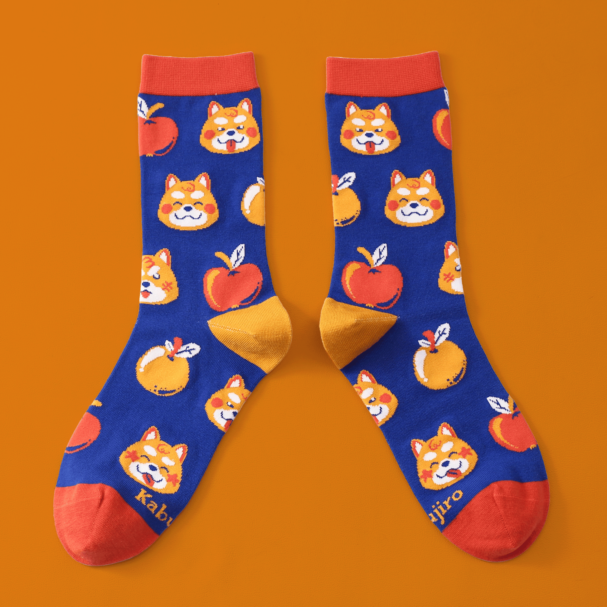 Apple Shiba | Baumwollsocken mit fröhlichem Shiba Design