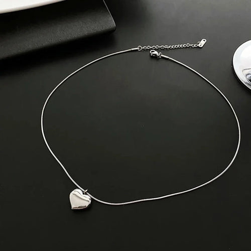 Personalisierte Herzhalskette mit Gravur in Silber oder Gold (18K vergoldet), Herzanhänger 1,5 cm, 45+5 cm Kettenlänge, ideales Geschenk, schnell graviert in Wien.