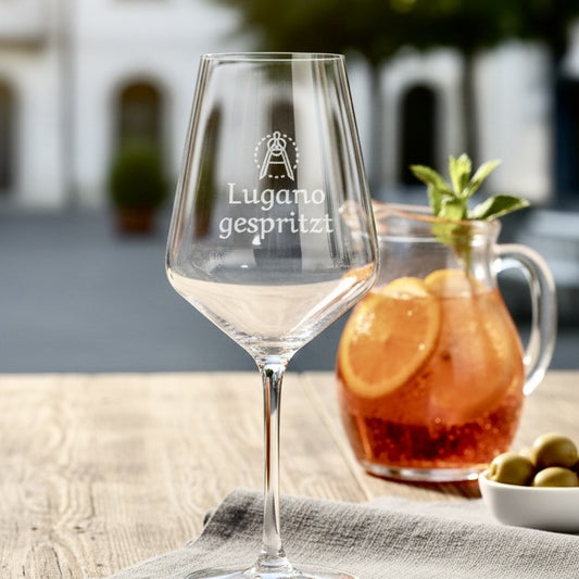 Spritzerglas Sofortgravur bei Dreizack Wien. Schnellste Gravur Österreichs