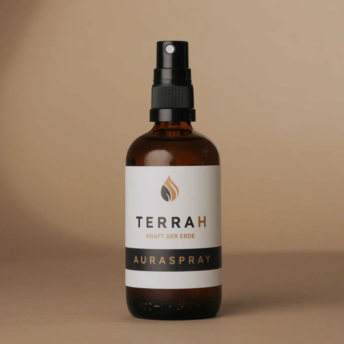 TerraH Auraspray mit 84,07 % Humus-Extrakt. Erfrischendes Gesichtsspray mit floralen Noten, revitalisierender und schützender Wirkung. Ideal für innere Balance und ein gesundes Hautbild.