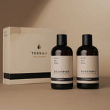 TerraH Frauen-Pflegeset mit Duschgel und Shampoo. Natürliche Pflegeprodukte mit Humus-Extrakten und der rosigen Duftnote "La vie en Rose" in einer hochwertigen Geschenkbox.