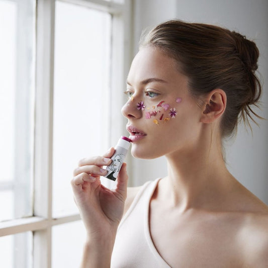 Rosy Rosalie getönter Lipbalm von Queen of Green – plastikfrei, vegan & pflegend mit zartem Rosa in Wien