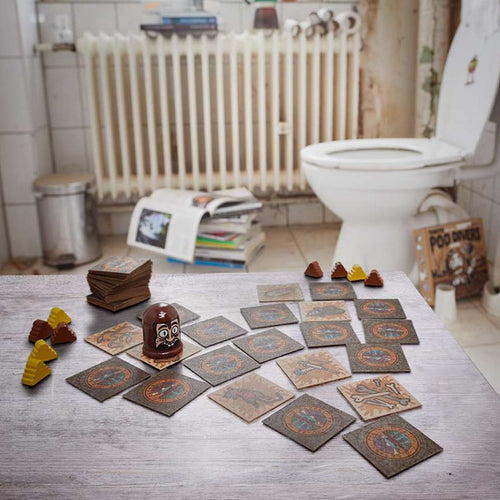 Tokyo Poo Divers Spielmaterial – Kraftpapier Karten, Holzfiguren, Kult-Design