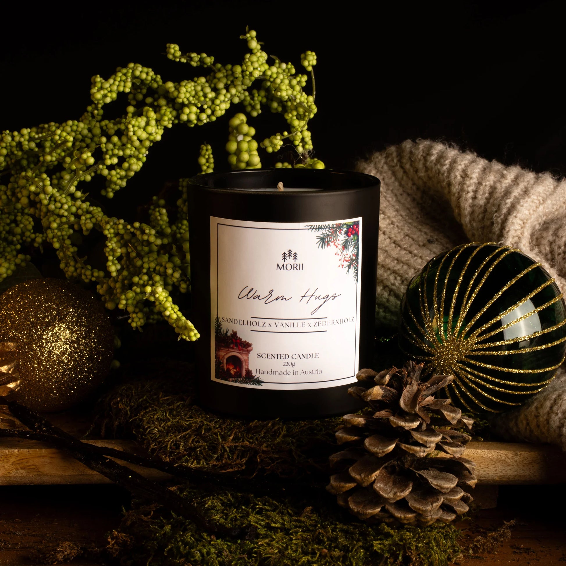 Warm Hugs Duftkerze – handgemacht aus Raps- & Kokoswachs, Duft Sandelholz × Vanille × Zedernholz, nachhaltige Kerze von Morii, hergestellt in Österreich