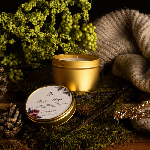 Warm Hugs Duftkerze – handgemacht aus Raps- & Kokoswachs, Duft Sandelholz × Vanille × Zedernholz, nachhaltige Kerze von Morii, hergestellt in Österreich
