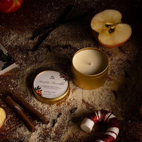 Winter Crumble Duftkerze – handgemacht aus Raps- & Kokoswachs, Duft Rhabarber × Zimt × Vanille, nachhaltige Winterkerze von Morii, hergestellt in Österreich