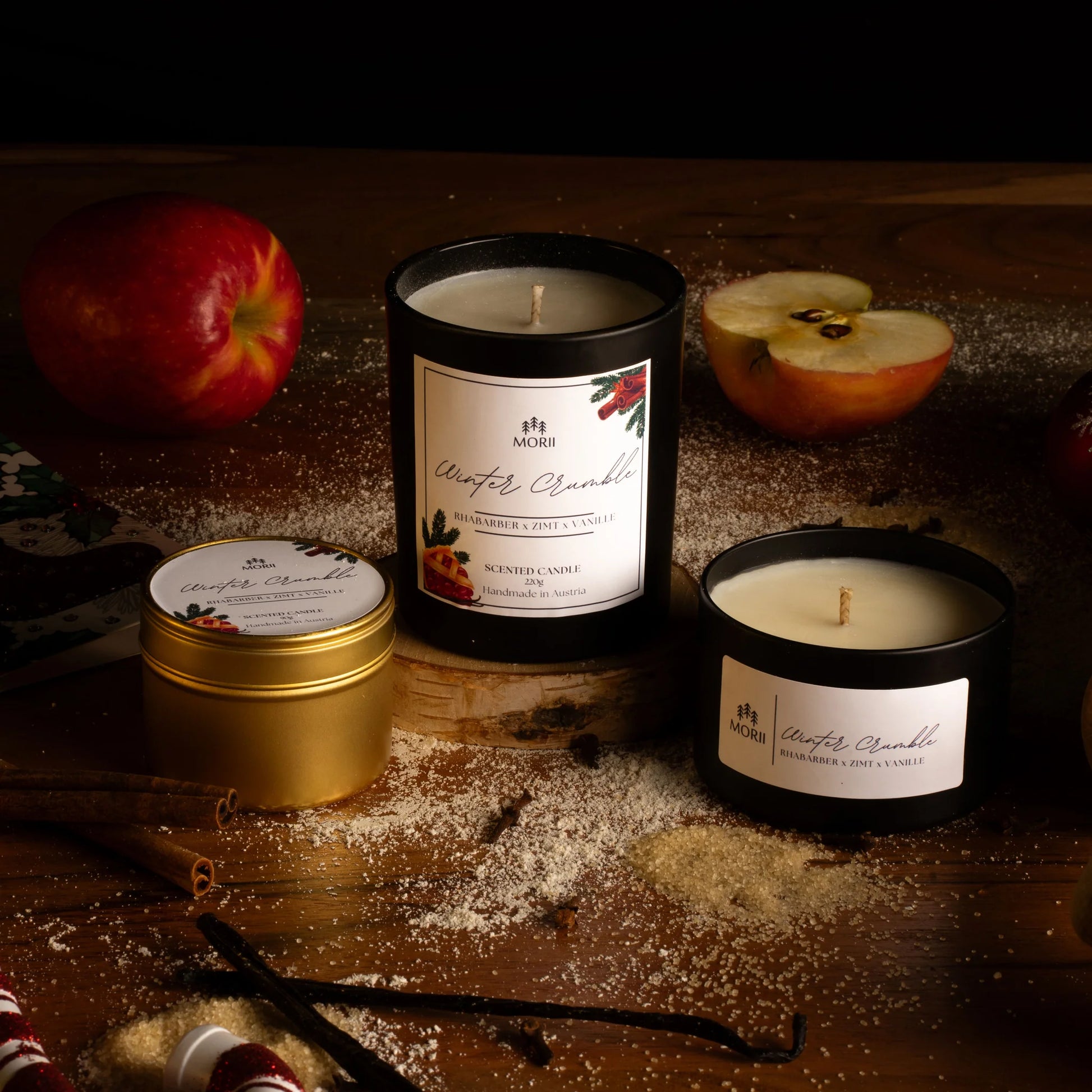 Winter Crumble Duftkerze – handgemacht aus Raps- & Kokoswachs, Duft Rhabarber × Zimt × Vanille, nachhaltige Winterkerze von Morii, hergestellt in Österreich