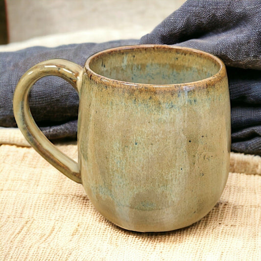 Keramiktasse mit Griff (L erdige Farben) für den täglichen Luxus | Artstudio.Izzi Khaki Keramik & Tonarbeiten Artstudio.Izzi oesterreich handgemachte geschenke in wien