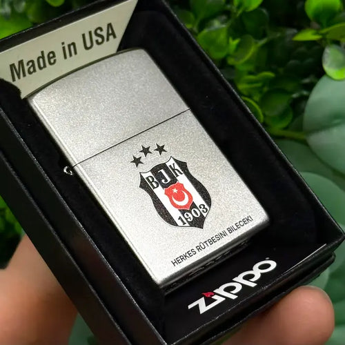Zippo mit Fotodruck eines Fußballwappens