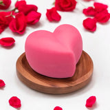 Seifen-Pralinchen Herz Rose – Handgesiedete Naturseife, harmonisierender Rosenduft, ideal für empfindliche Haut, liebevoll verpackt. Dreizack Wien.