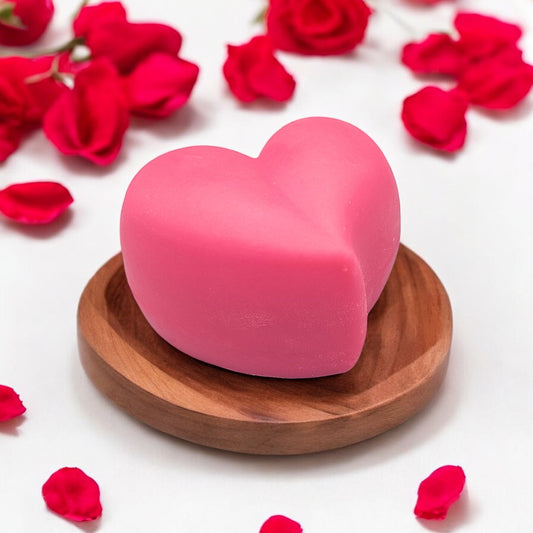 Seifen-Pralinchen Herz Rose – Handgesiedete Naturseife, harmonisierender Rosenduft, ideal für empfindliche Haut, liebevoll verpackt. Dreizack Wien.