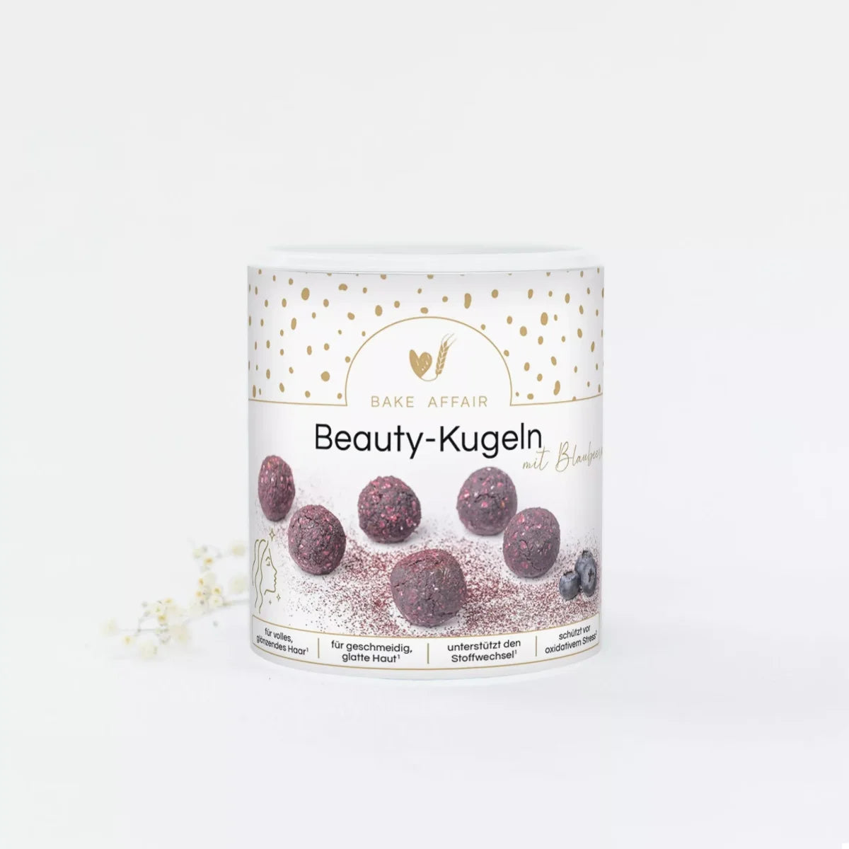 Vegan Beauty-Kugeln mit Blaubeere und Vitamin B-Komplex in einer Schale.