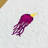 Geburtstagskarte aus einpflanzbarem Saatpapier mit handgemalter Qualle und Schriftzug Zum Geburtstag, beige-braune Papieroptik.