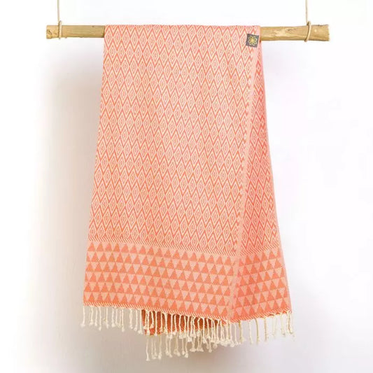 Mandarin Peel Jacquard Fouta von Anna Aniq in orange: 100 % recycelte Baumwolle, fair produziert in Tunesien, weich, saugfähig, schnelltrocknend, 2 x 1 m, vielseitig für Sauna, Reisen & Strand.