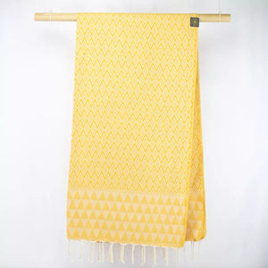 Sunflower Field Jacquard Fouta von Anna Aniq in gelb: 100 % recycelte Baumwolle, fair produziert in Tunesien, weich, saugfähig, schnelltrocknend, 2 x 1 m, vielseitig für Sauna, Reisen & Strand.