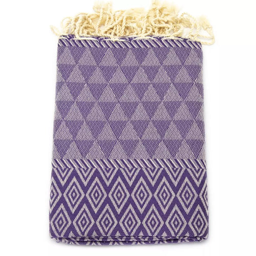 Dark Grapes Jacquard Fouta von Anna Aniq in Lila: 100 % recycelte Baumwolle, fair produziert in Tunesien, weich, saugfähig, schnelltrocknend, 2 x 1 m, vielseitig für Sauna, Reisen & Strand.