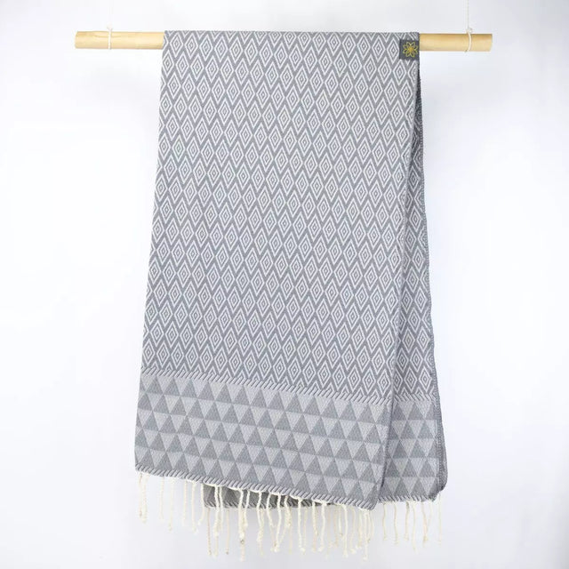 Jacquard Fouta von Anna Aniq: 100 % recycelte Baumwolle, fair produziert in Tunesien, weich, saugfähig, schnelltrocknend, 2 x 1 m, vielseitig für Sauna, Reisen & Strand.