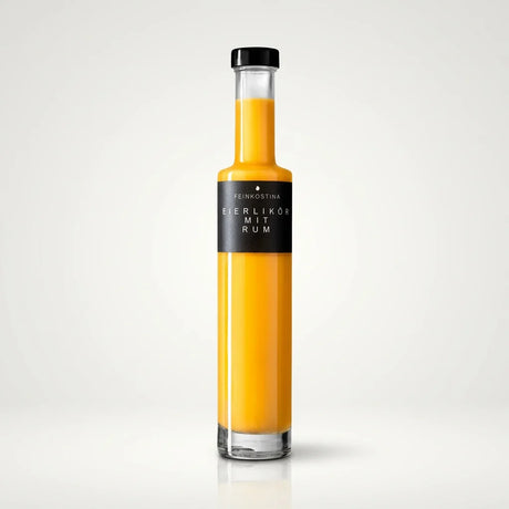Flasche mit cremigem Eierlikör Rum Bombardino, 200 ml, dickflüssige hellgelbe Spirituose mit 15 Prozent Alkoholgehalt.