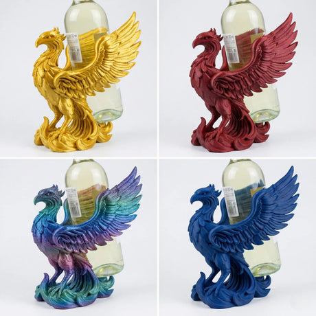 Ein detailreicher 3D-gedruckter Phönix aus Kunststoff als Flaschenhalter für eine Weinflasche