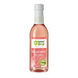 Glasflasche mit Rhabarber Mix-Saft von Green Sheep, daneben ein Glas Rhabarber-Limo mit Eis und Minze.