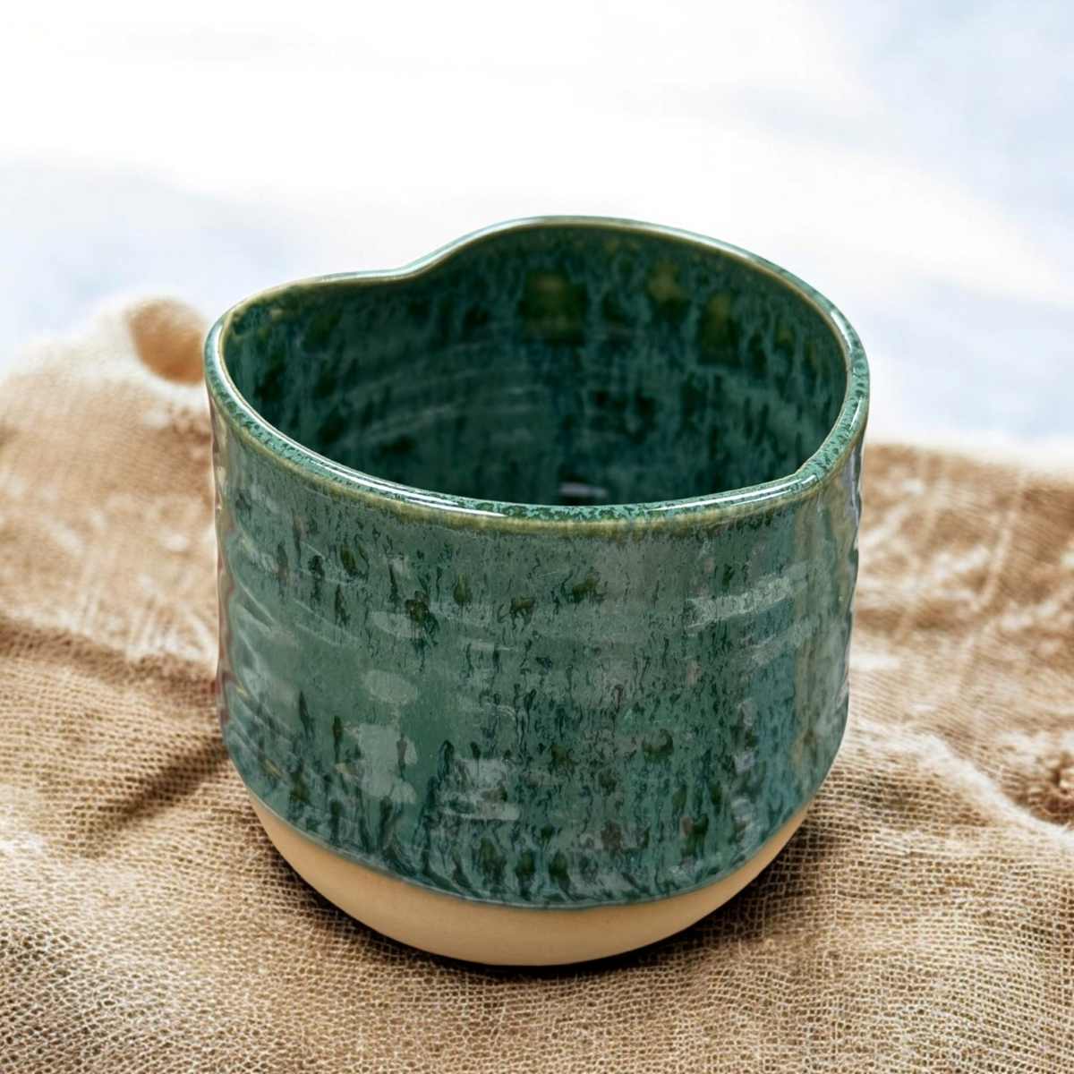 handgefertigte Tasse in Herzform aus Wien