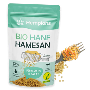 Bio Hanf Hamesan Streukäse Alternative in Pulverform, hellbraun mit kleinen Flocken, bereit zum Bestreuen.