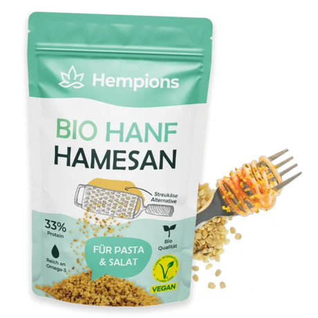 Bio Hanf Hamesan Streukäse Alternative in Pulverform, hellbraun mit kleinen Flocken, bereit zum Bestreuen.