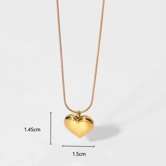 Personalisierte Herzhalskette mit Gravur in Silber oder Gold (18K vergoldet), Herzanhänger 1,5 cm, 45+5 cm Kettenlänge, ideales Geschenk, schnell graviert in Wien.