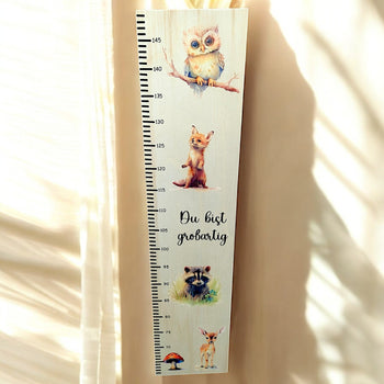 Holz-Messlatte mit Waldtiermotiven – Eule, Fuchs, Waschbär & Rehkitz, bis 150 cm, Kinderzimmer-Deko aus Holz, ideales Geschenk zur Geburt oder Taufe.