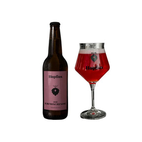 Pinke 0,33-Liter-Flasche des Hopfius Himbeer-Ales mit natürlicher Trübung auf weißem Hintergrund.