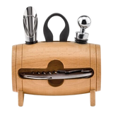 Personalisiertes Weinset als Holzfass mit Gravur, inklusive Kellnermesser, Flaschenverschluss, Weinkragen und Ausgießer, individuelles Geschenk für Weinliebhaber, hochwertige Gravur in Wien.