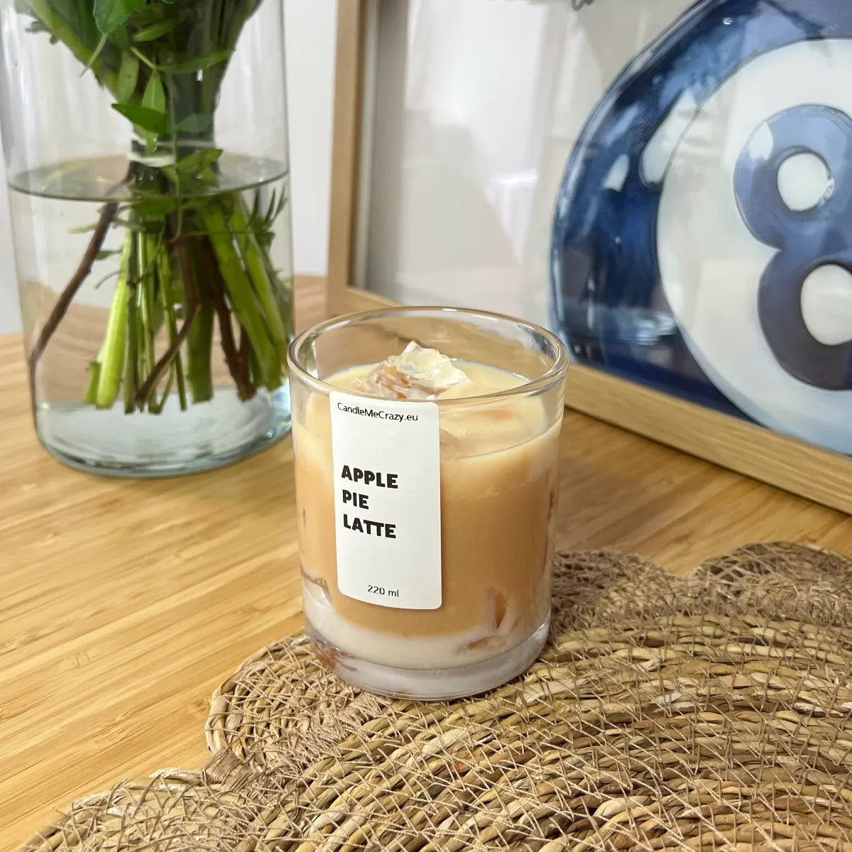 Apple Pie Latte Candle von Candle Me Crazy – handgemachte Duftkerze mit Apfel- & Kaffee-Duft, 220 ml
