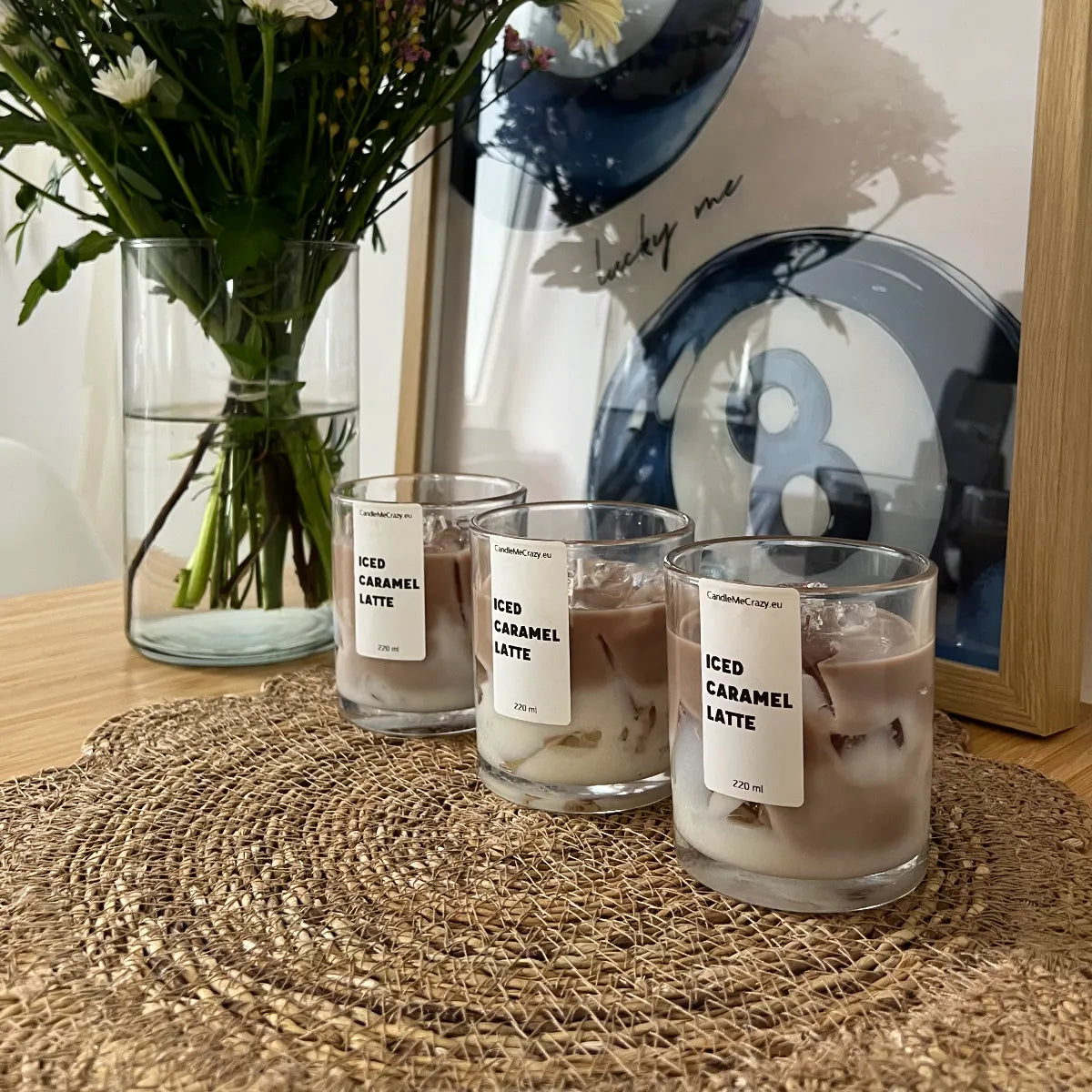 Iced Caramel Latte Candle von Candle Me Crazy – handgemachte Duftkerze mit Kaffee- & Karamell-Duft, 220 ml